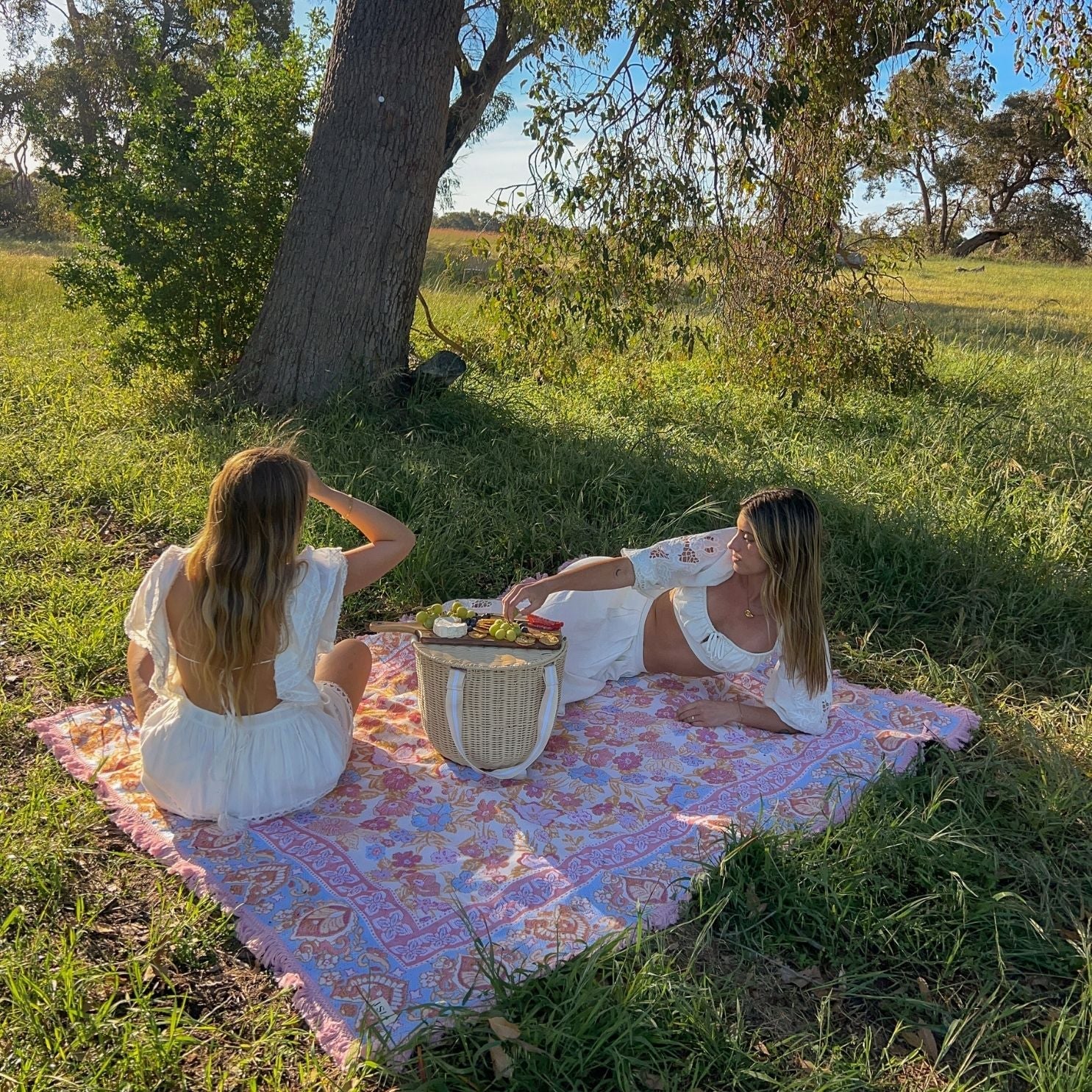 daisy-picnic-rug-4_e3d682a6-c0bc-49e3-9e6a-528c8339bd0c.jpg